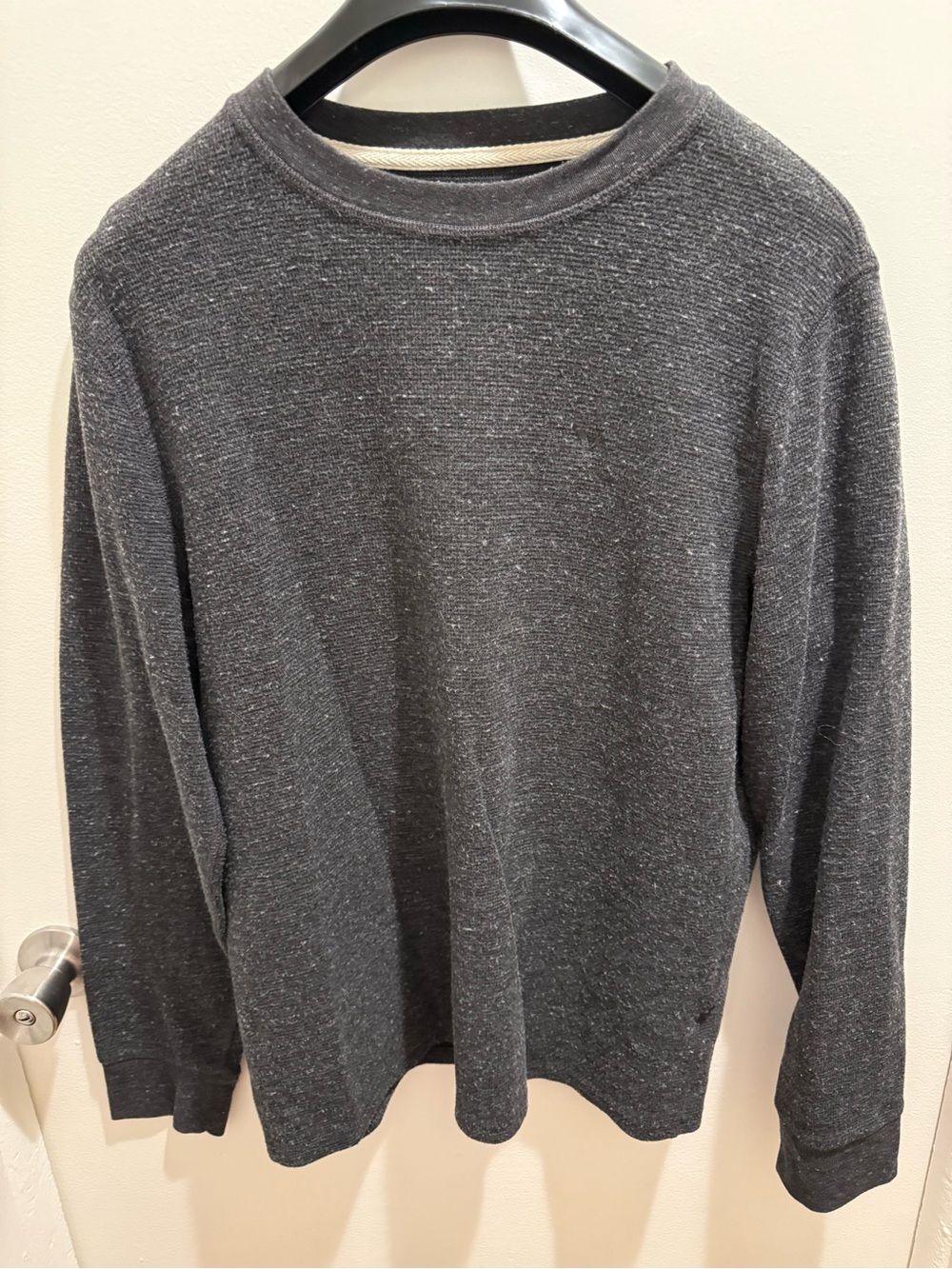 American Eagle Outfitters Men's Long Sleeve Crewneck in Charcoal Heather